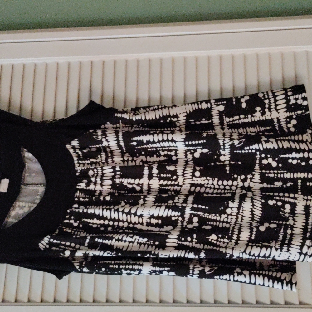 Black and white knit top large